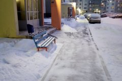 Прохладная-5-уборка-снега-с-пешеходного-тротуара-и-подходов-к-крыльцам